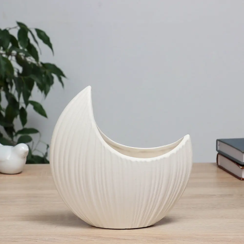 Фото Ваза Take it easy Полумесяц керамика цвет бежевый 20.5 см Фото Ваза Take it easy Полумесяц керамика цвет бежевый 20.5 см