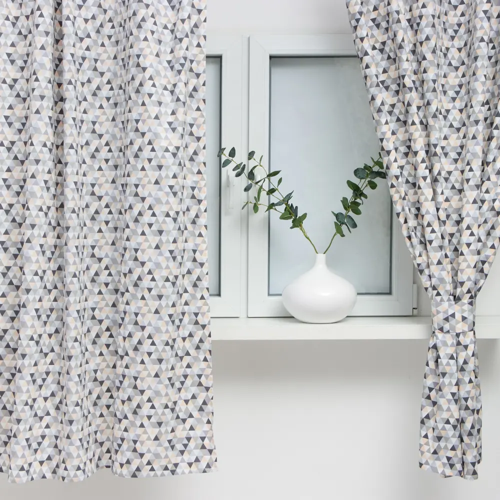 Фото 2 Комплект штор на шторной ленте для кухни Этель Треугольники 149x180 см цвет серый/серебристый Фото 2 Комплект штор на шторной ленте для кухни Этель Треугольники 149x180 см цвет серый/серебристый