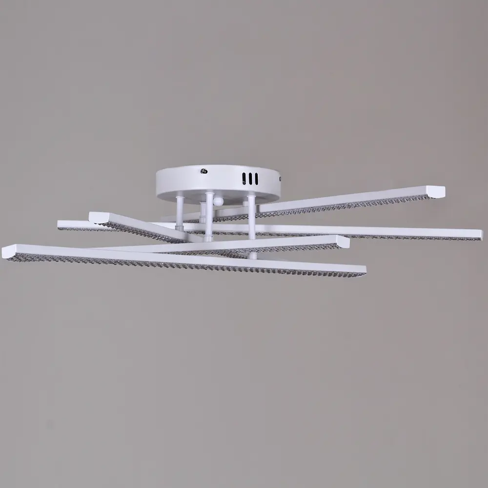 Фото 5 Люстра потолочная светодиодная Reluce RLC_77138-0.3-05 с пультом управления 22 м² регулируемый белый свет цвет белый/прозрачный Фото 5 Люстра потолочная светодиодная Reluce RLC_77138-0.3-05 с пультом управления 22 м² регулируемый белый свет цвет белый/прозрачный