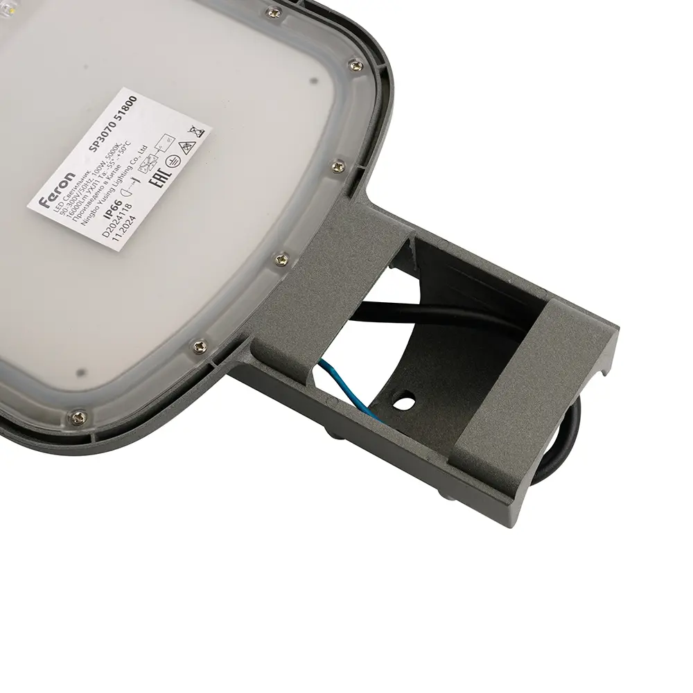Фото 10 Светодиодный уличный консольный светильник Feron SP3070 100W 5000K AC90-300V серый 51800 Фото 10 Светодиодный уличный консольный светильник Feron SP3070 100W 5000K AC90-300V серый 51800