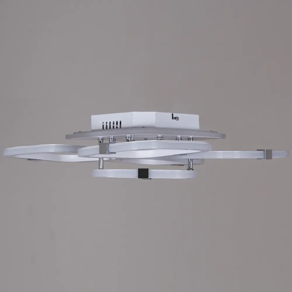 Фото 3 Люстра потолочная светодиодная Reluce 06321-3.3-05 WH+CR (RGB) с пультом управления 22 м² регулируемый белый свет цвет хром/белый Фото 3 Люстра потолочная светодиодная Reluce 06321-3.3-05 WH+CR (RGB) с пультом управления 22 м² регулируемый белый свет цвет хром/белый