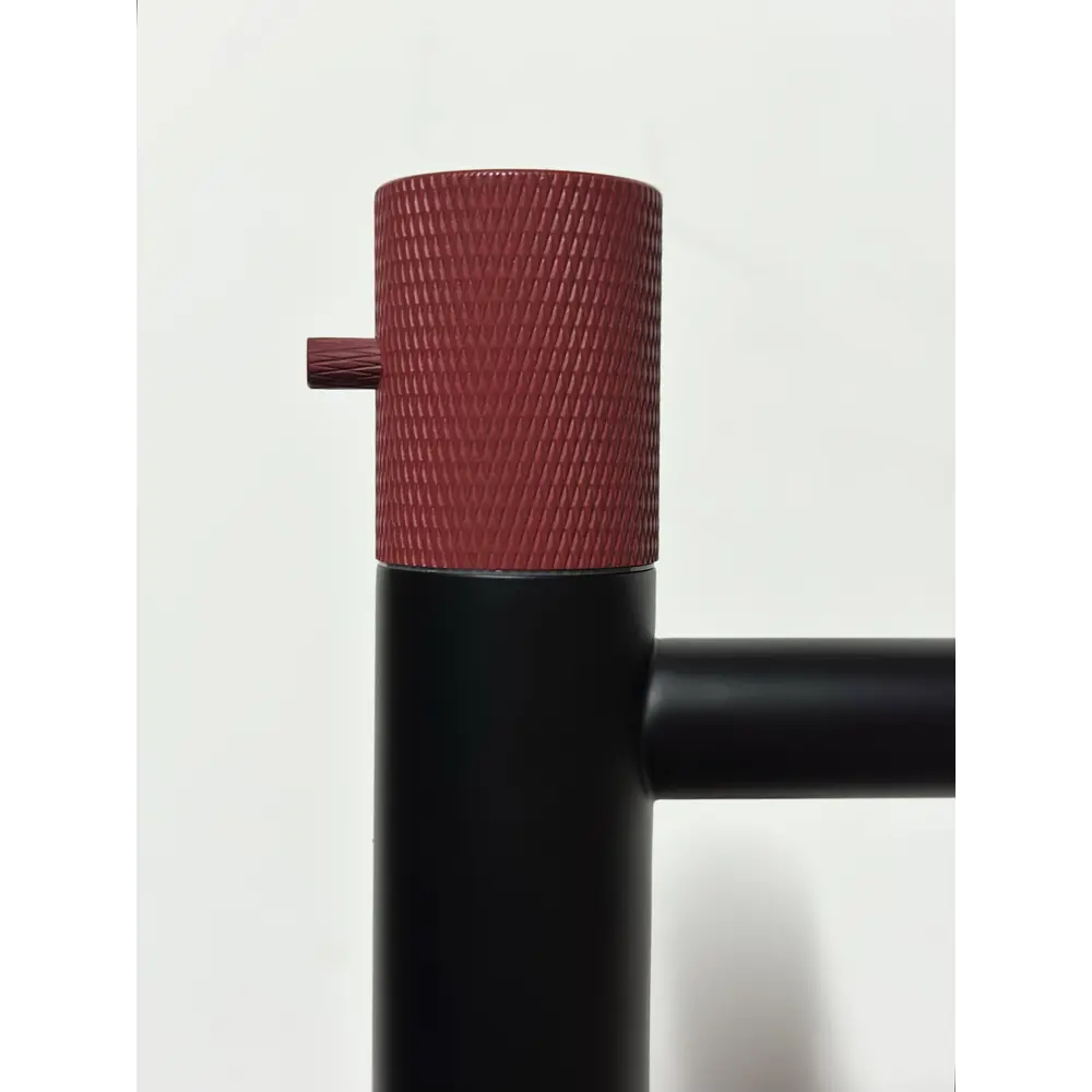 Фото 5 Смеситель для раковины Himixer 1104539AMB поворотное управление цвет черный матовый/красный Фото 5 Смеситель для раковины Himixer 1104539AMB поворотное управление цвет черный матовый/красный