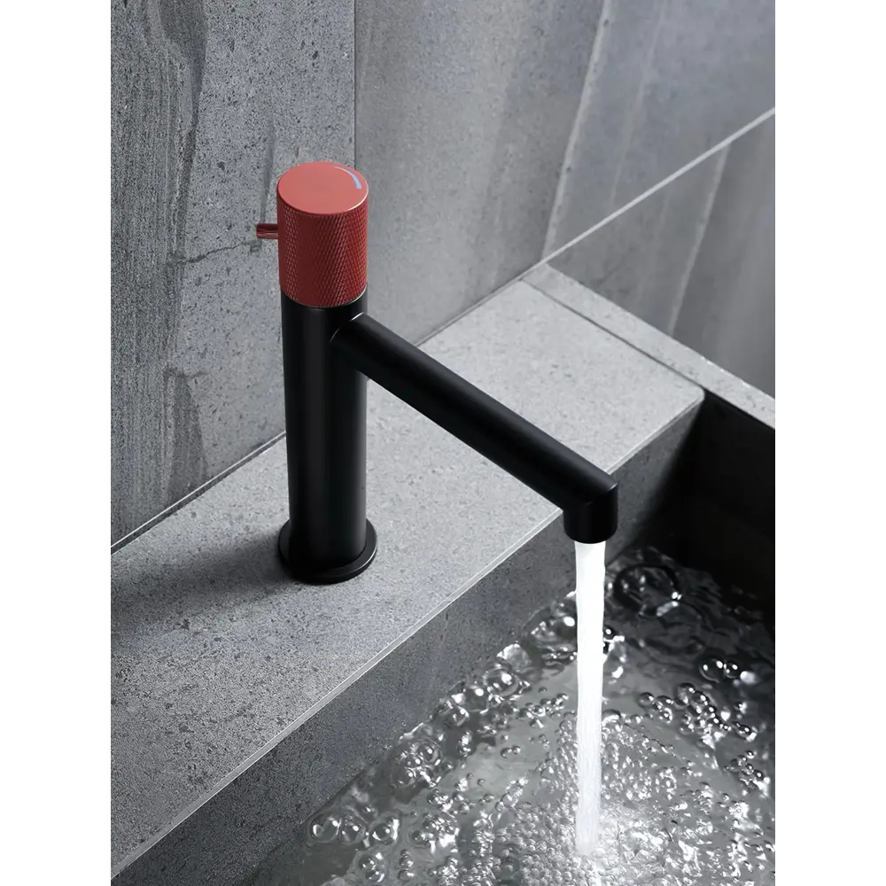 Фото Смеситель для раковины Himixer 1104539AMB поворотное управление цвет черный матовый/красный