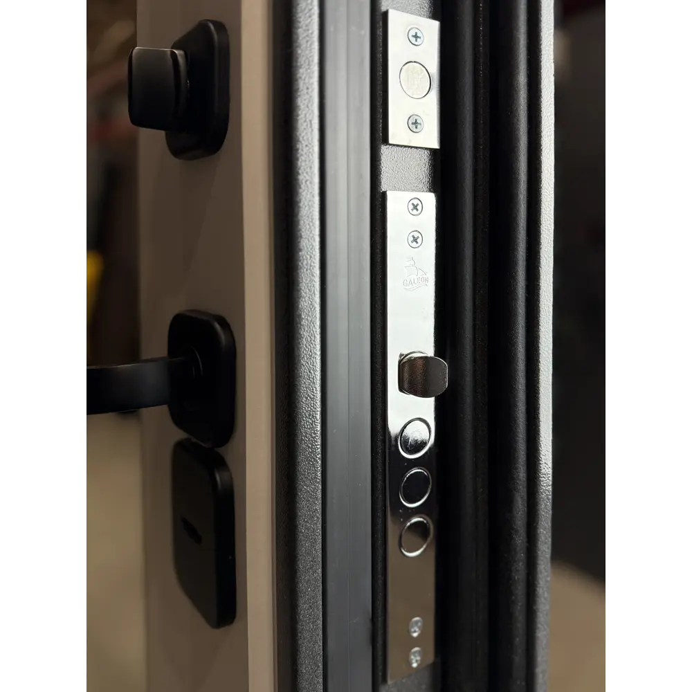 Фото 9 Входная дверь Foreman Ф-15 правый 205x86см цвет графит/белый матовый с зеркалом Фото 9 Входная дверь Foreman Ф-15 правый 205x86см цвет графит/белый матовый с зеркалом