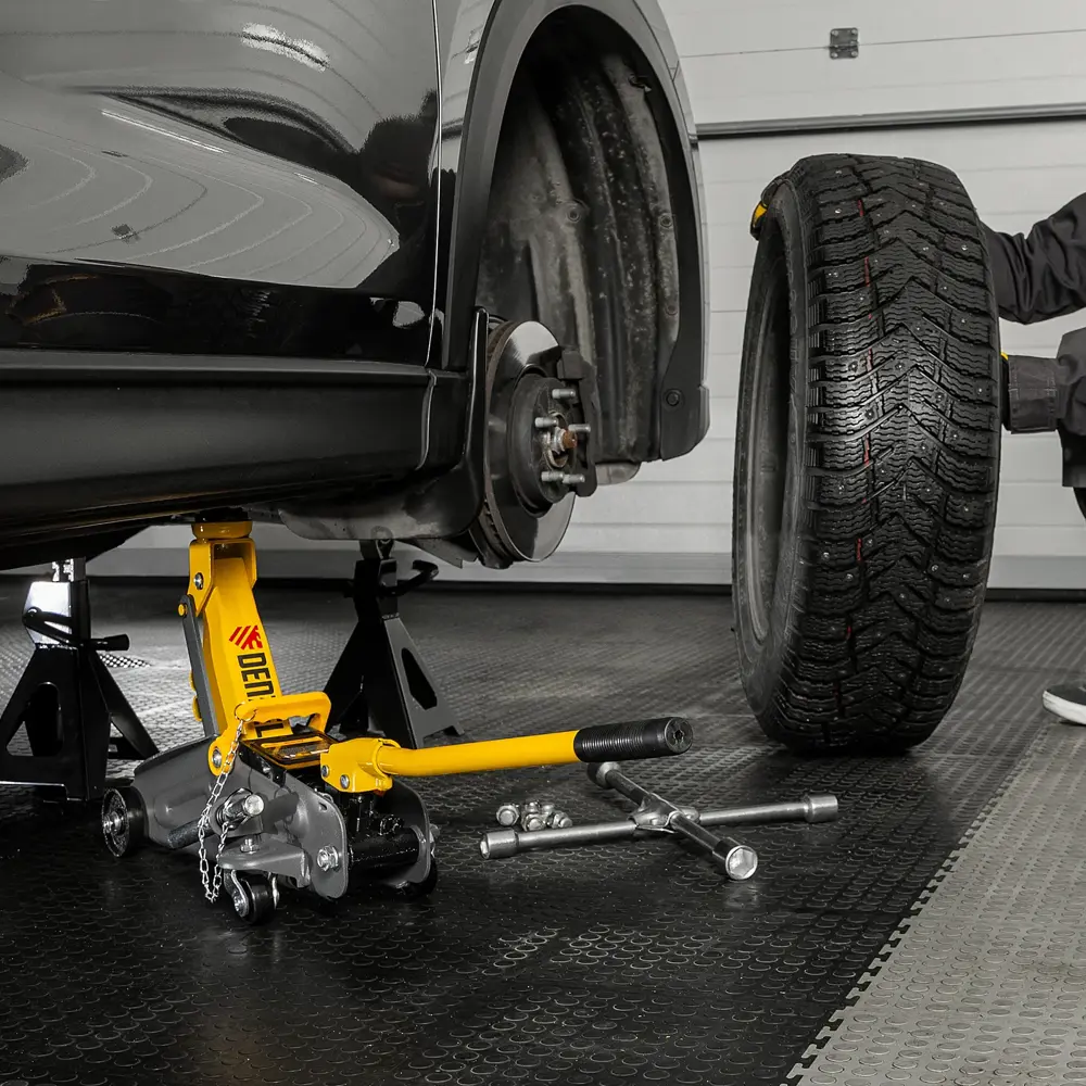 Фото 14 Домкрат подкатной гидравлический Denzel 51153 до 2 т, 130-330 мм Фото 14 Домкрат подкатной гидравлический Denzel 51153 до 2 т, 130-330 мм