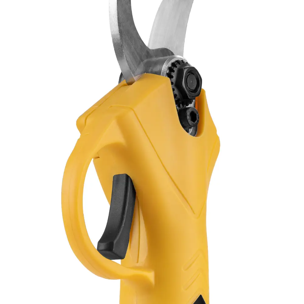 Фото 2 Секатор аккумуляторный Kolner KPR 18-30BL1K 18 В 1x1.5 Ач АКБ и ЗУ в комплекте