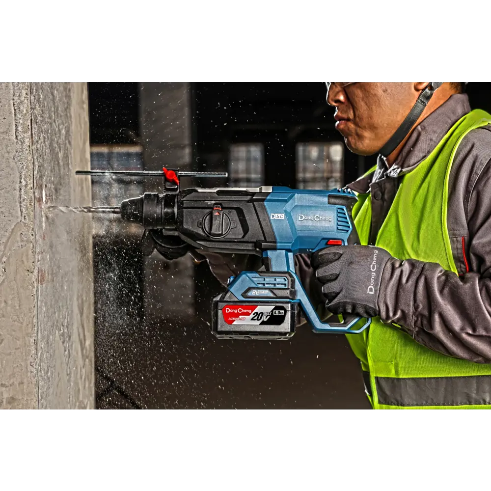 Фото 9 Перфоратор аккумуляторный бесщеточный SDS Plus DongCheng DCZC02-26, 20 В Li-Ion 2x4 Ач, 3.1 Дж