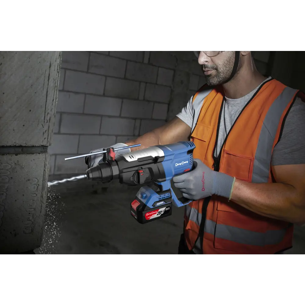 Фото 7 Перфоратор аккумуляторный бесщеточный SDS Plus DongCheng DCZC02-26, 20 В Li-Ion 2x4 Ач, 3.1 Дж