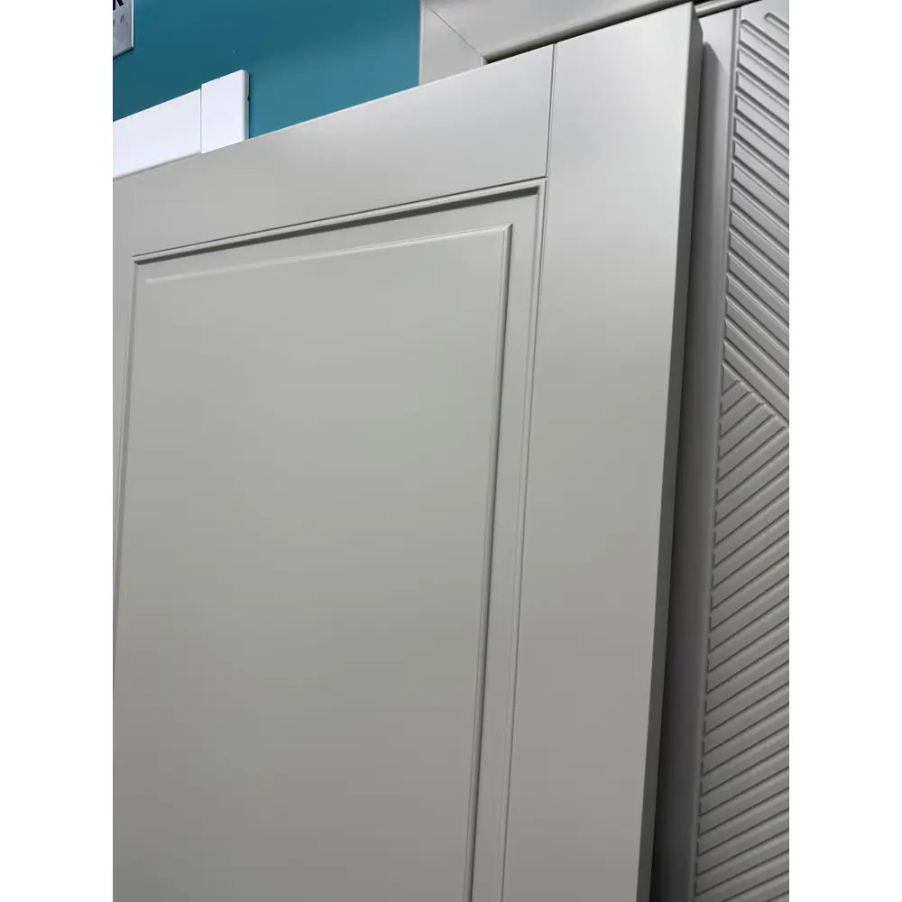 Фото 7 Комплект межкомнатной двери Wanmark Скай-2 глухая 200x90см эмаль RAL 7044 с коробом и наличниками Фото 7 Комплект межкомнатной двери Wanmark Скай-2 глухая 200x90см эмаль RAL 7044 с коробом и наличниками