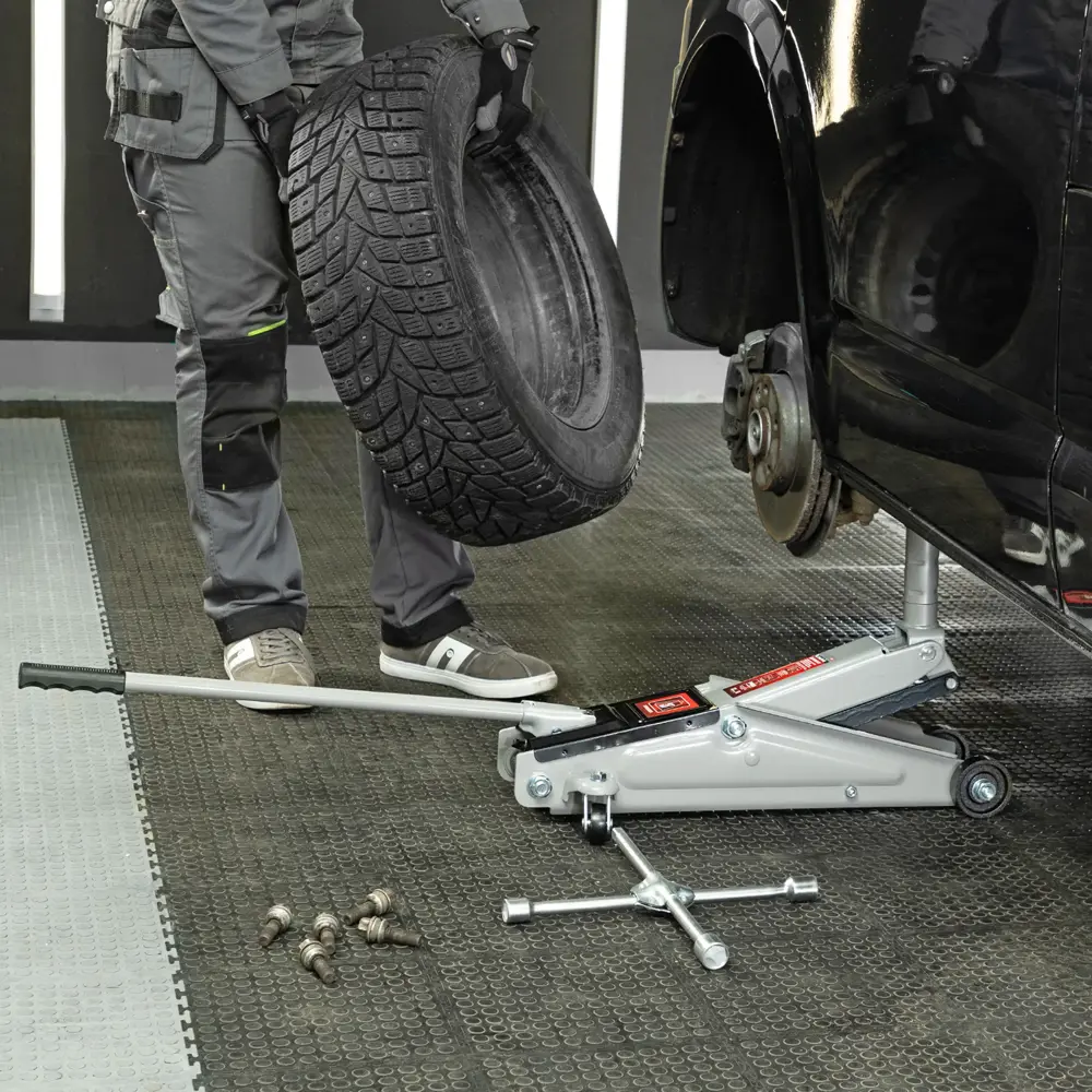 Фото 24 Домкрат подкатной гидравлический Matrix 51040 до 3 т, 150-530 мм Фото 24 Домкрат подкатной гидравлический Matrix 51040 до 3 т, 150-530 мм