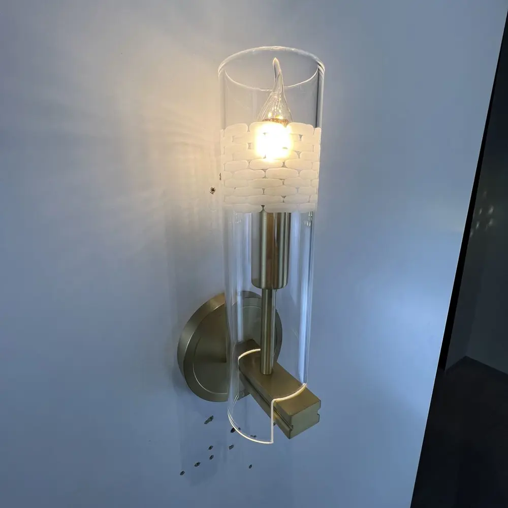 Фото 4 Настенный светильник Imperiumloft chamont Impr_154984-60 цвет прозрачный/латунь Фото 4 Настенный светильник Imperiumloft chamont Impr_154984-60 цвет прозрачный/латунь