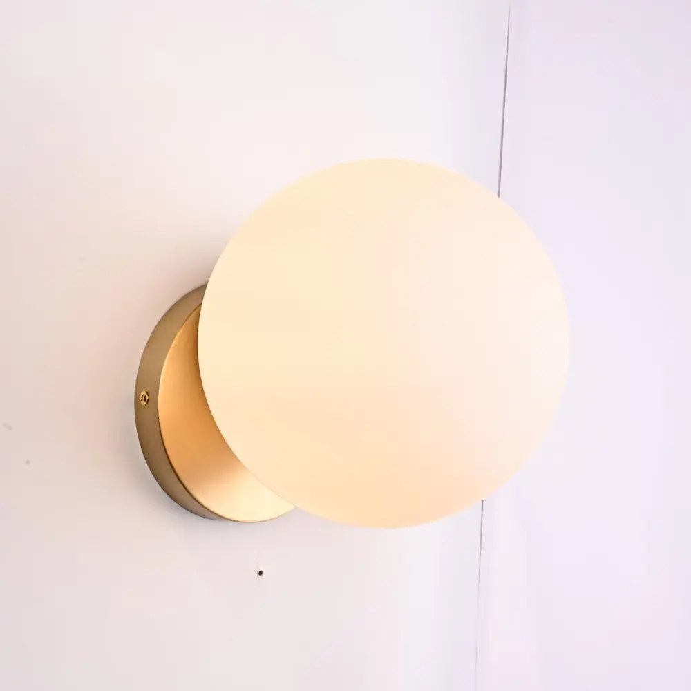 Фото 4 Настенный светильник Imperiumloft Tip of the tongue wall mounted/2015 s d15 Impr_101382-26 цвет прозрачный/латунь Фото 4 Настенный светильник Imperiumloft Tip of the tongue wall mounted/2015 s d15 Impr_101382-26 цвет прозрачный/латунь