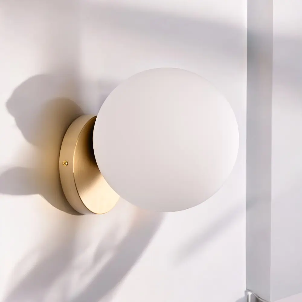 Фото 8 Настенный светильник Imperiumloft Tip of the tongue wall mounted/2015 s d15 Impr_101382-26 цвет прозрачный/латунь Фото 8 Настенный светильник Imperiumloft Tip of the tongue wall mounted/2015 s d15 Impr_101382-26 цвет прозрачный/латунь