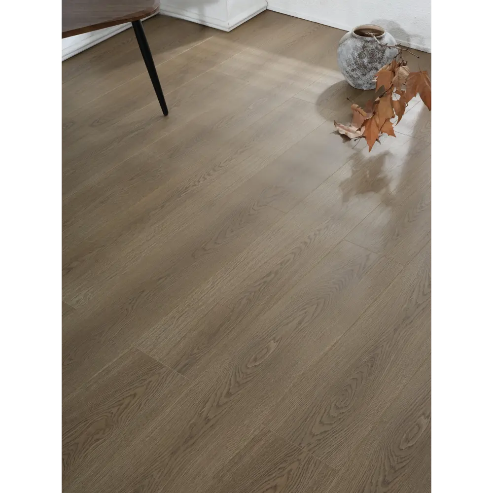 Фото 8 Ламинат Lamiwood Select Дуб Темный 34 класс толщина 8 мм с фаской 1.90 м² цена за упаковку Фото 8 Ламинат Lamiwood Select Дуб Темный 34 класс толщина 8 мм с фаской 1.90 м² цена за упаковку