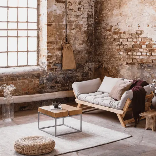 Бежевая индастриал-гостиная.