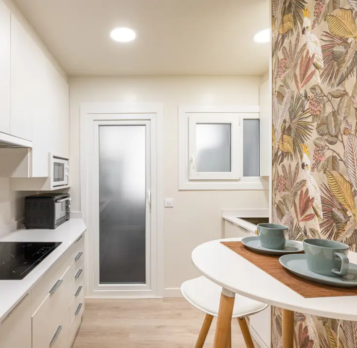 Светлая кухня