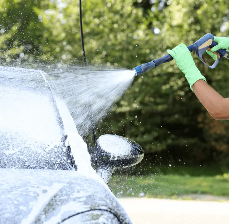 Мытьё машины.