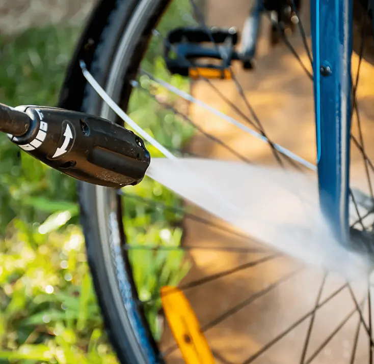 Мытьё велосипеда.