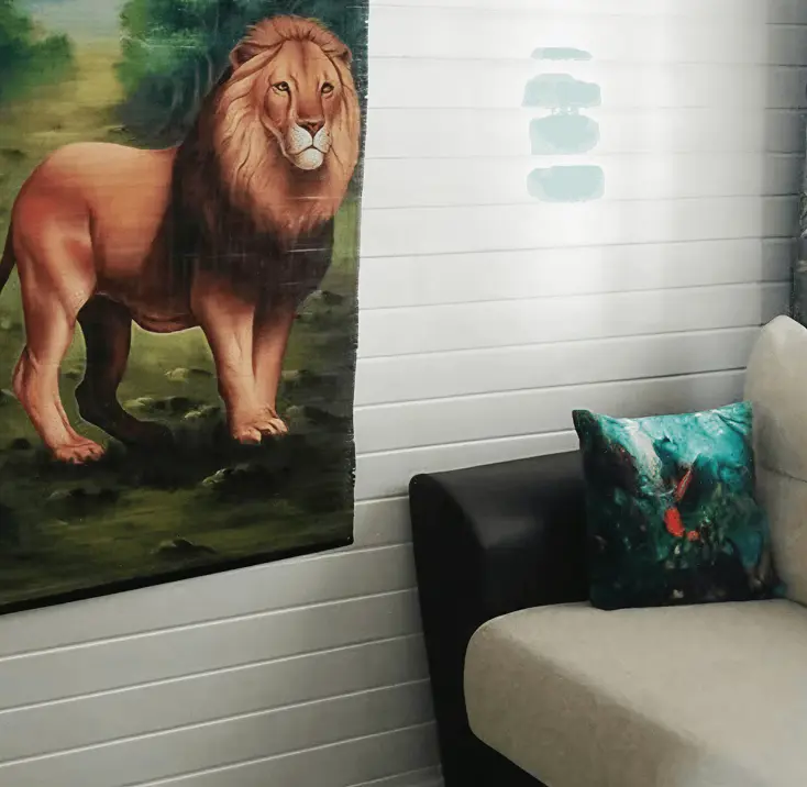 Мягкая мебель на веранде.