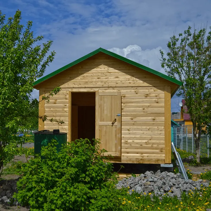 Баня из деревянных панелей.