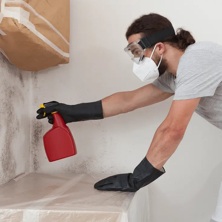 Работайте с химическими материалами в маске и перчатках.