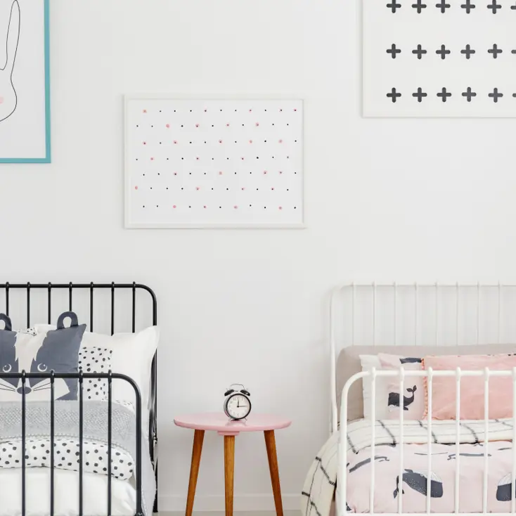 Две кровати в детской.