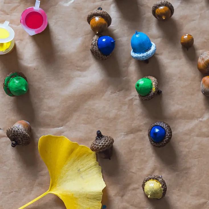 Декор из жёлудей.