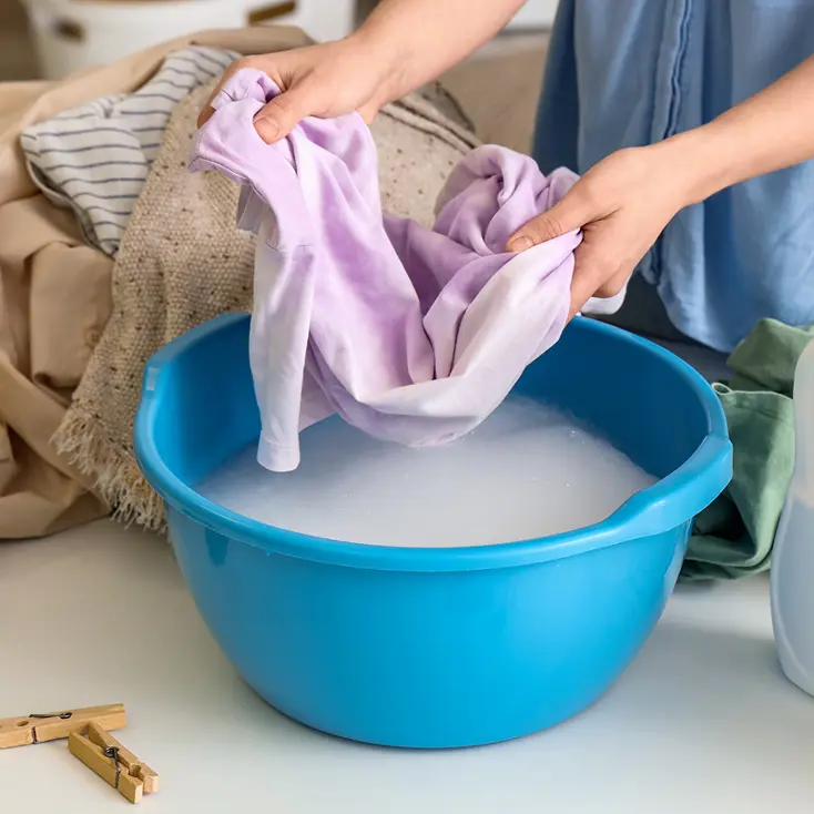 Стирка в тазу.