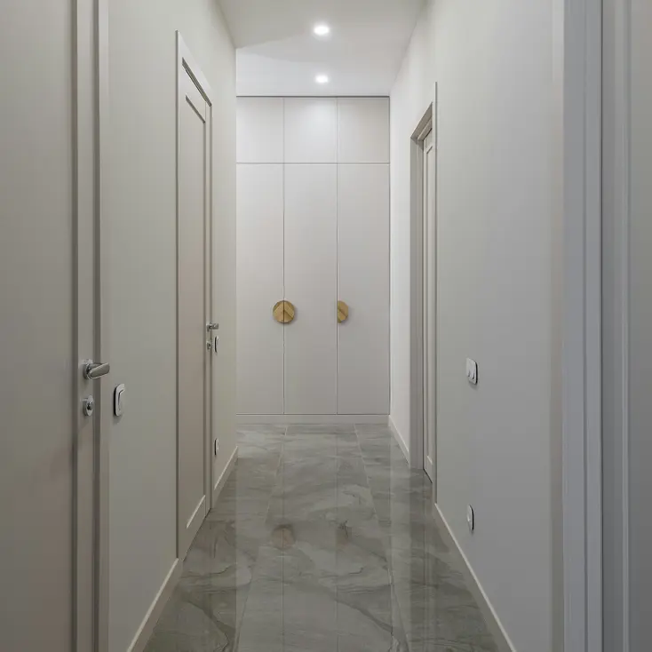 Серая прихожая в стиле минимализма.