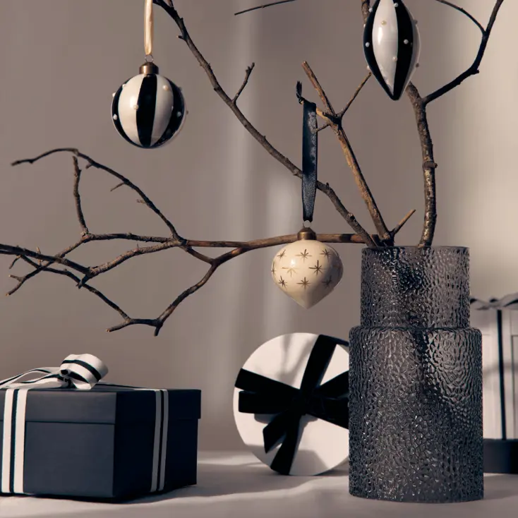 Новогодний декор в чёрно-белой гамме.