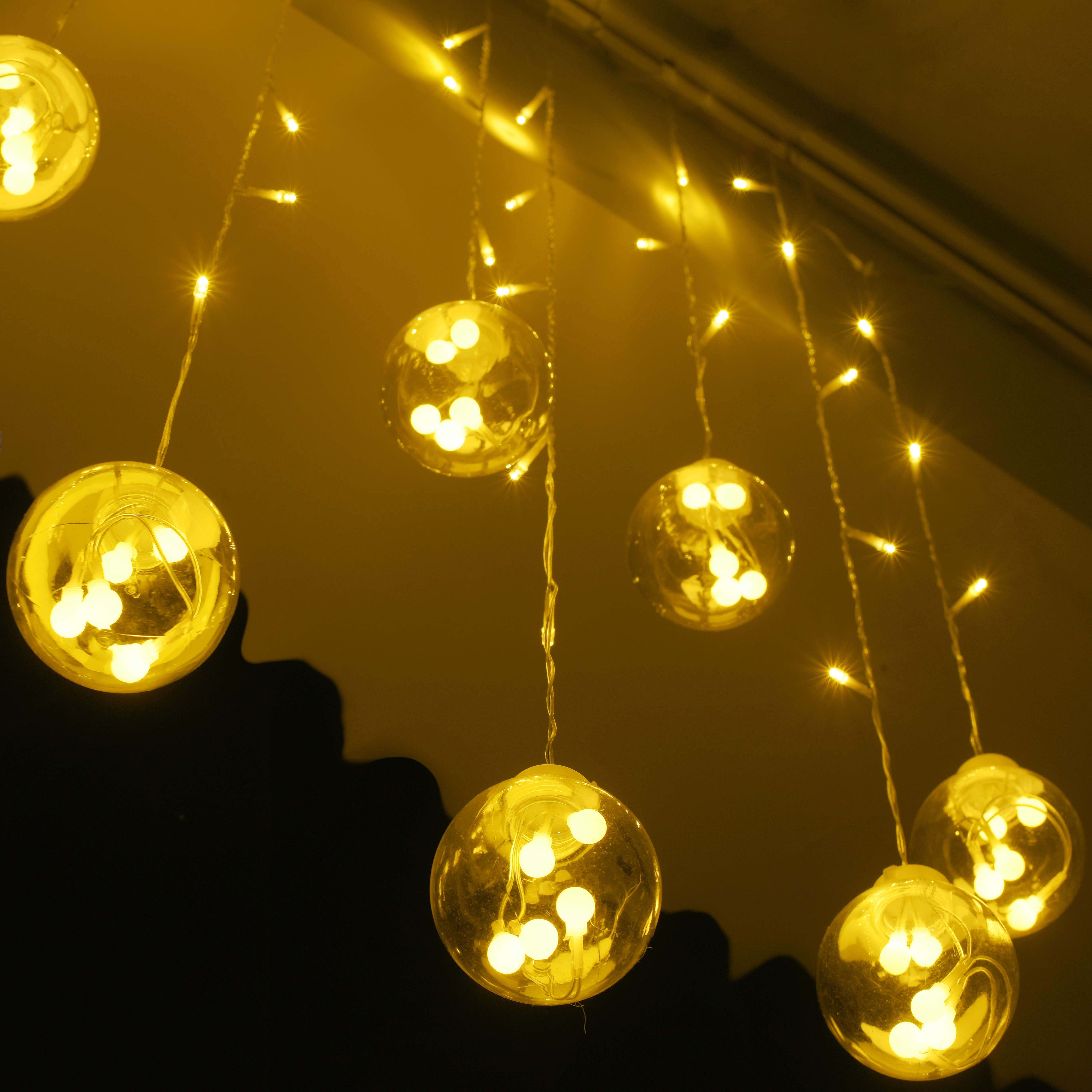 Изображение товара Электрогирлянда комнатная Auralight бахрома 2.5м 108 LED теплый белый свет 8 режимов