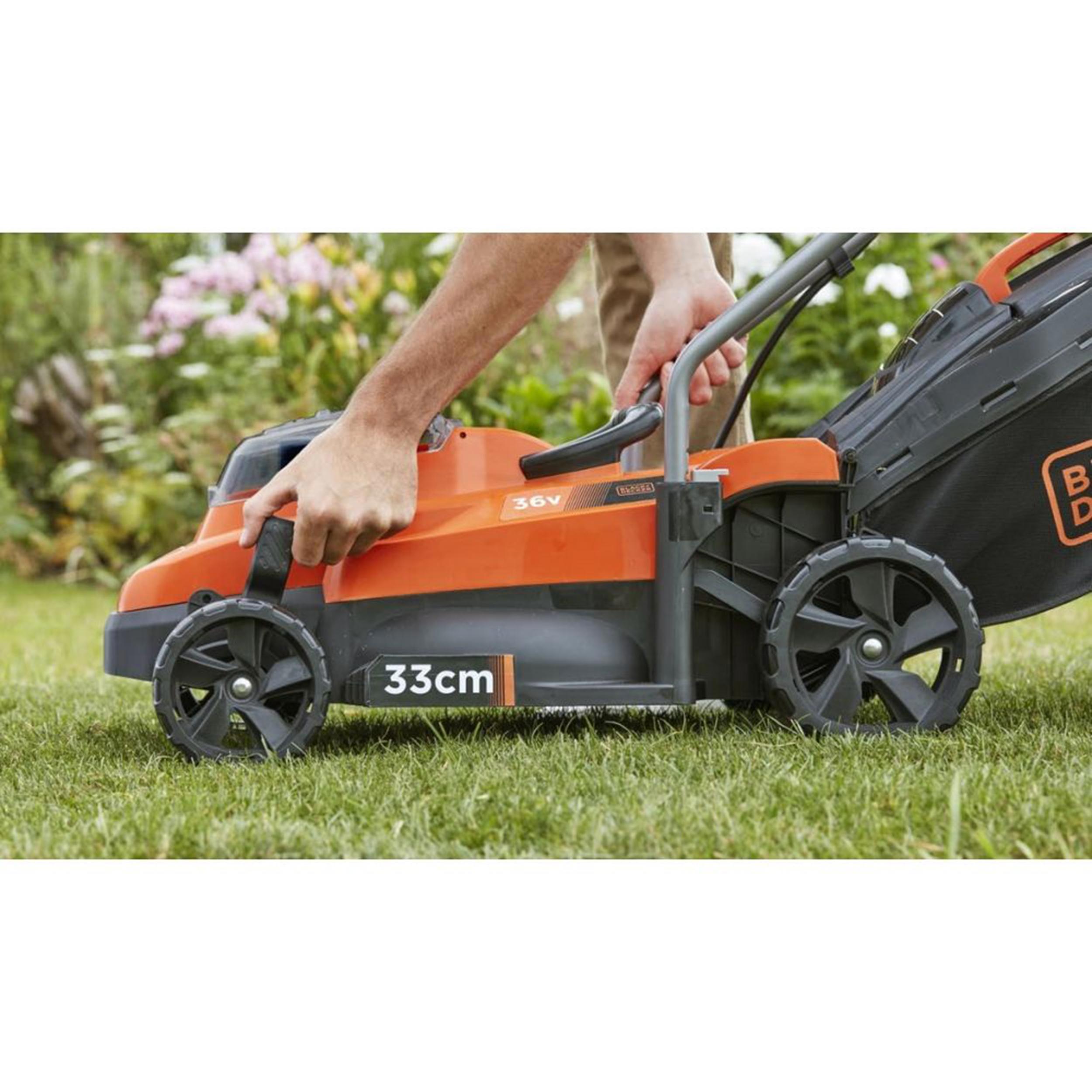 Изображение товара Аккумуляторная газонокосилка BLACK+DECKER BCMW3336L1 36В 33см складная