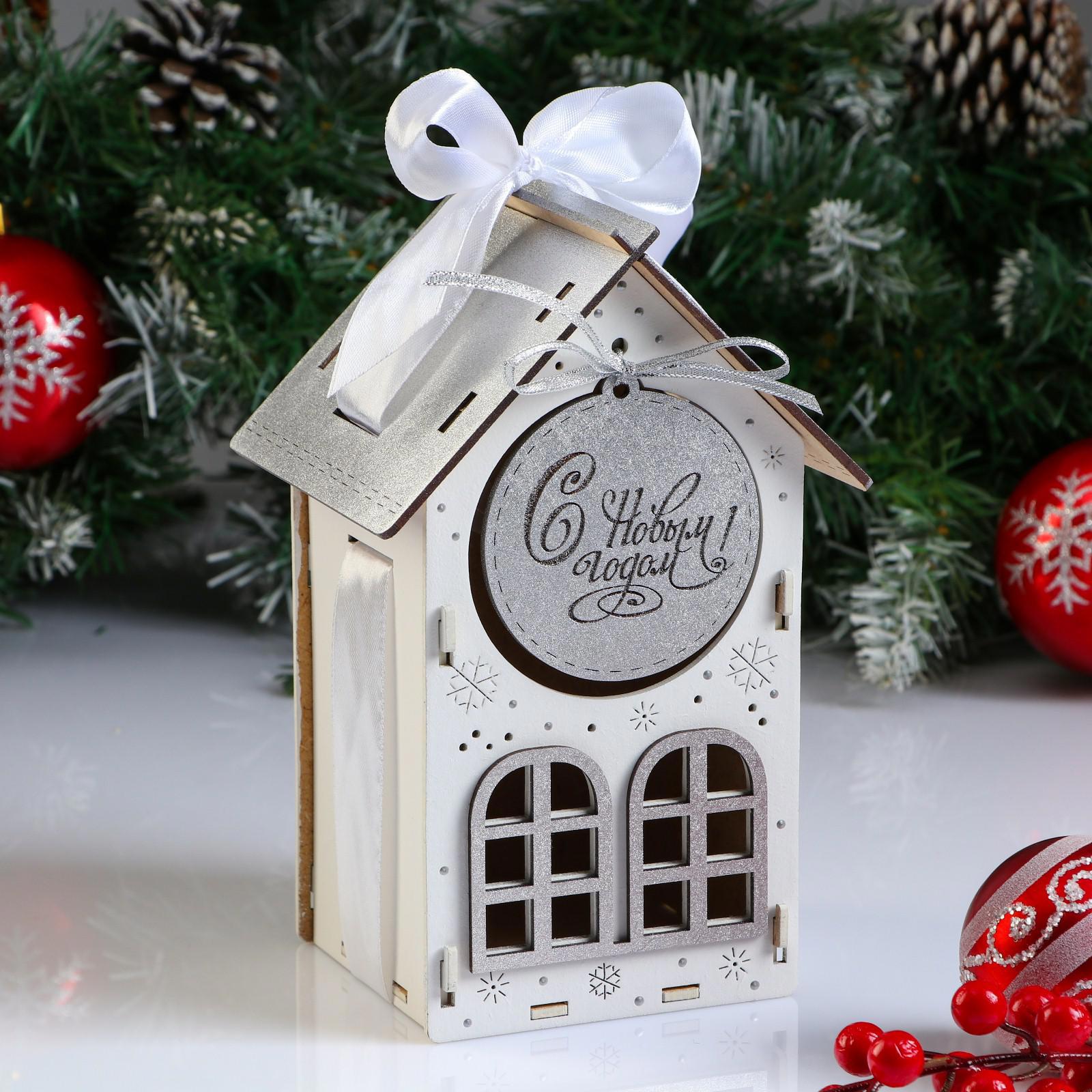 Изображение товара Коробка деревянная 13.5×11.5×21 см "Новогодняя Домик" подарочная упаковка белый