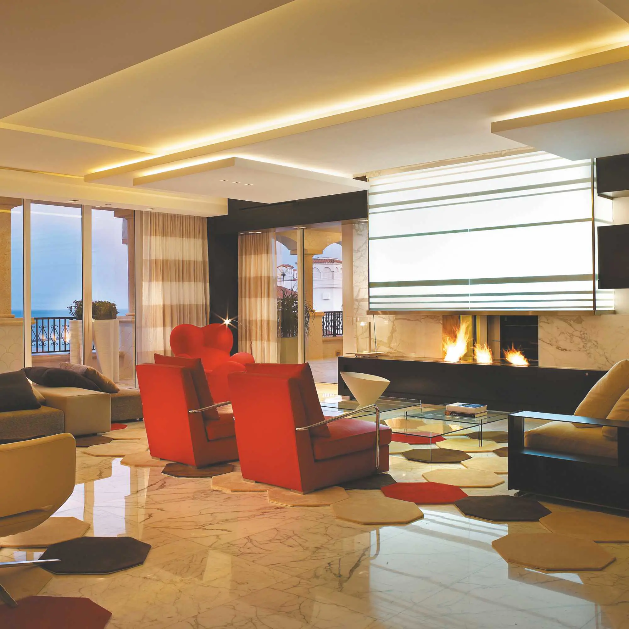 Комплект светодиодной ленты Apeyron SMD2835 12В 10 мм 5м 14.4 Вт/м 120диод/м 1300 лм/м 3000 К теплый белый свет