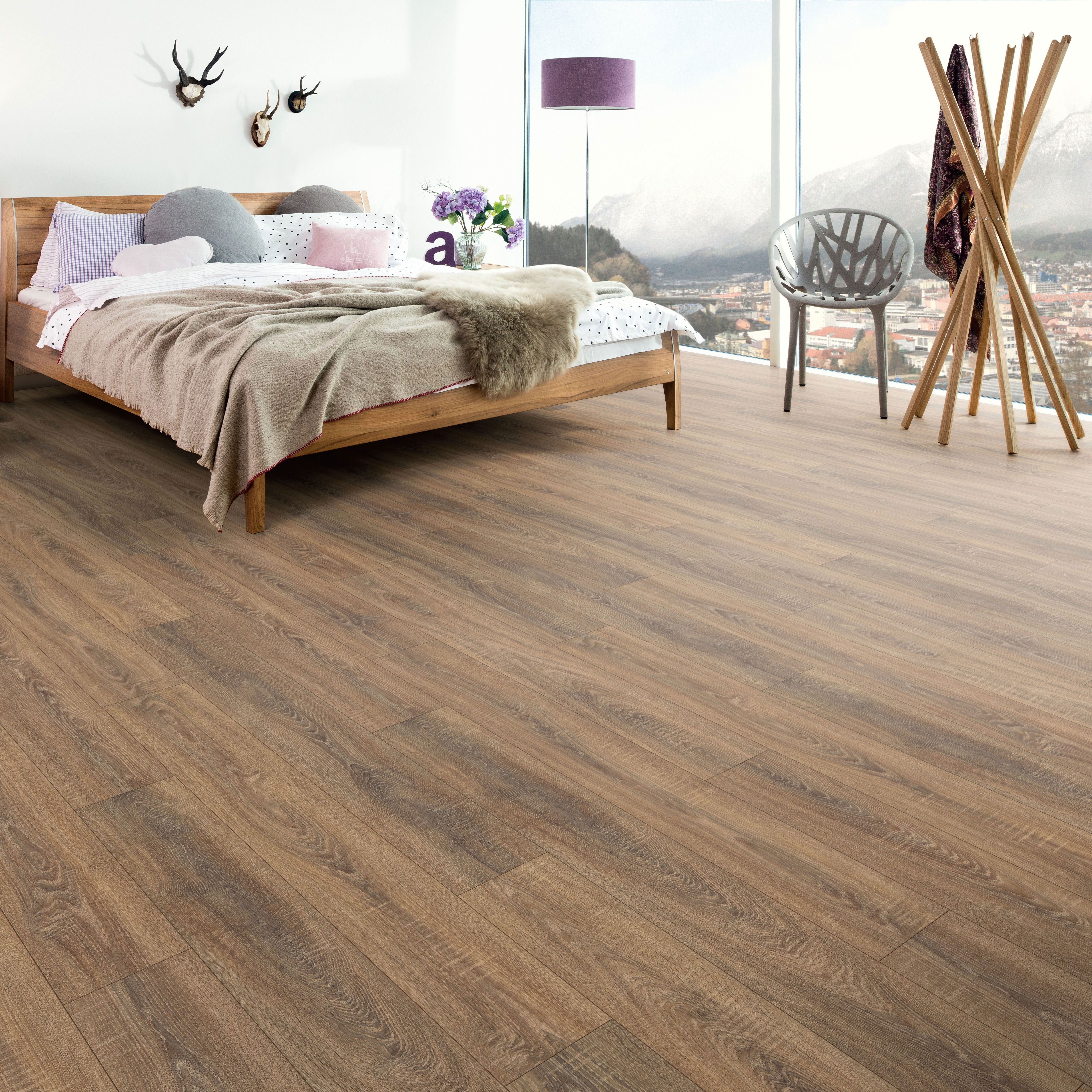 Изображение товара Ламинат «Дуб Миранти табачный» 33 класс толщина 8 мм с фаской 1.99 м²