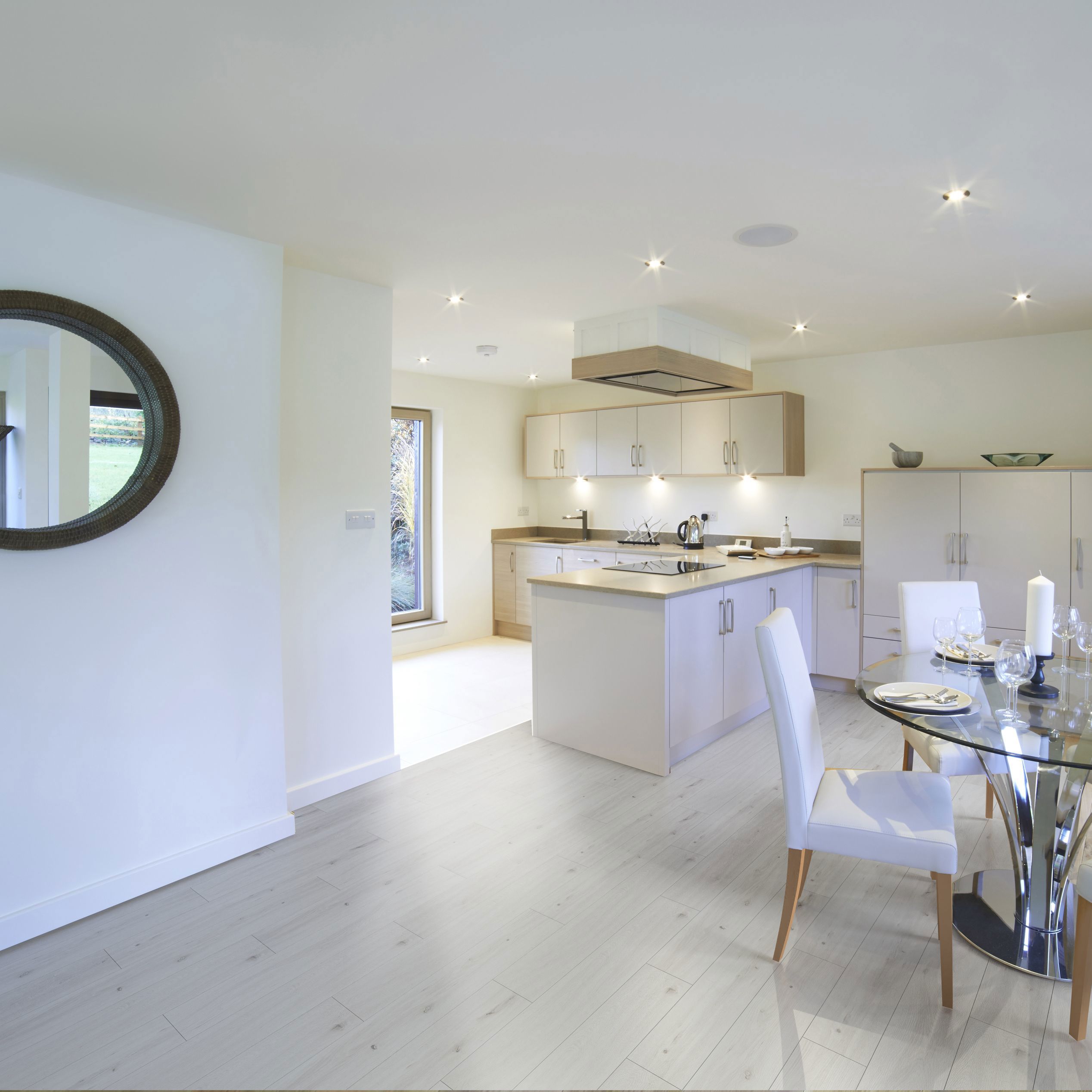 Изображение товара Ламинат "Дуб Дорадо" водостойкий 8 мм 33 класс с фаской 2. 158 м2 от CLASSEN