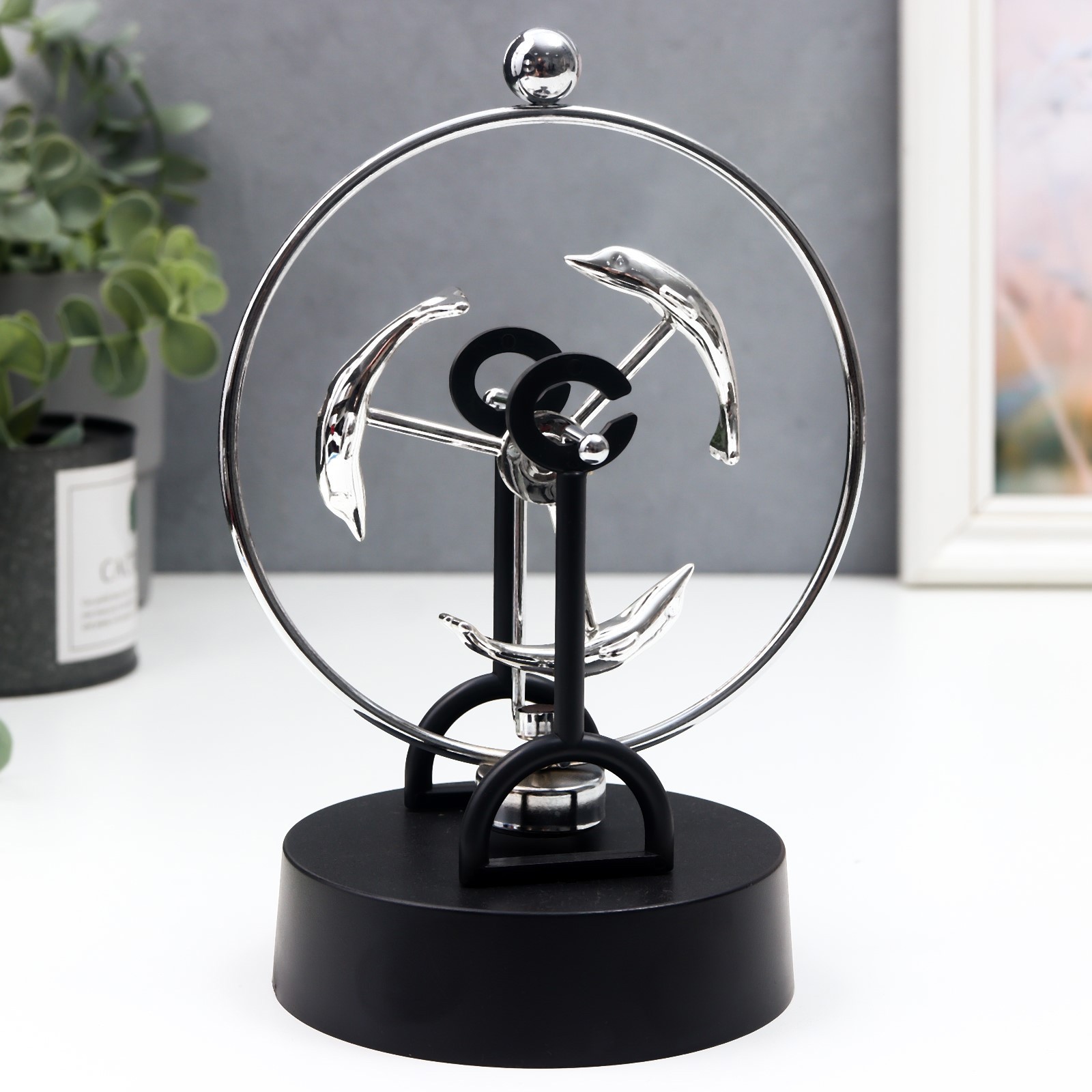 Изображение товара Маятник "Сфера" дельфины 13.5x10.8x20 см