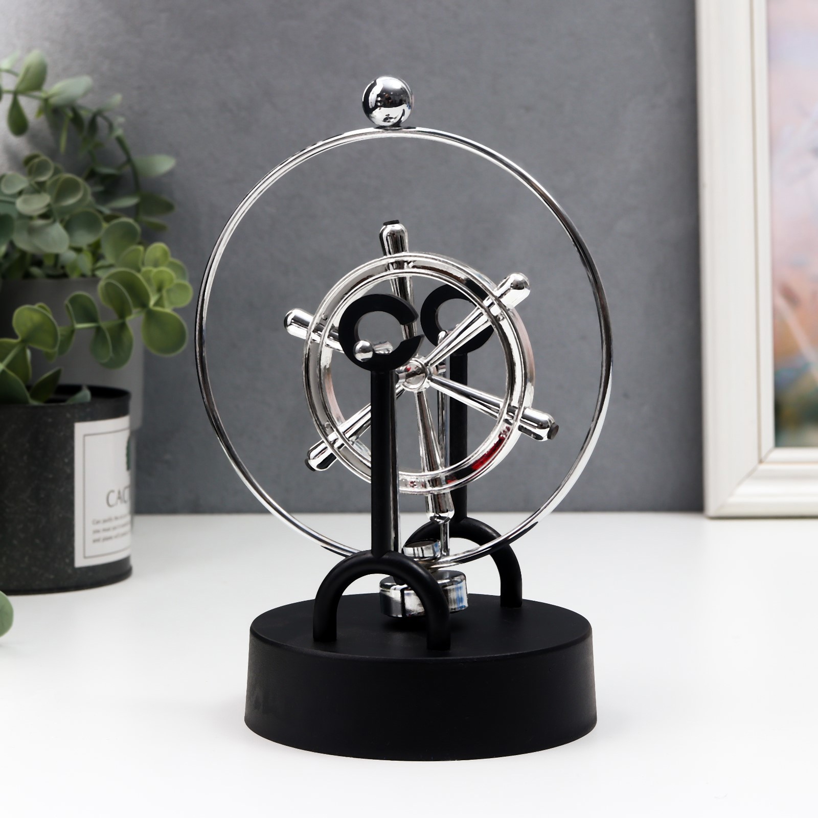 Изображение товара Маятник «Сфера» 12x12x20 см — декоративный предмет SIMALAND