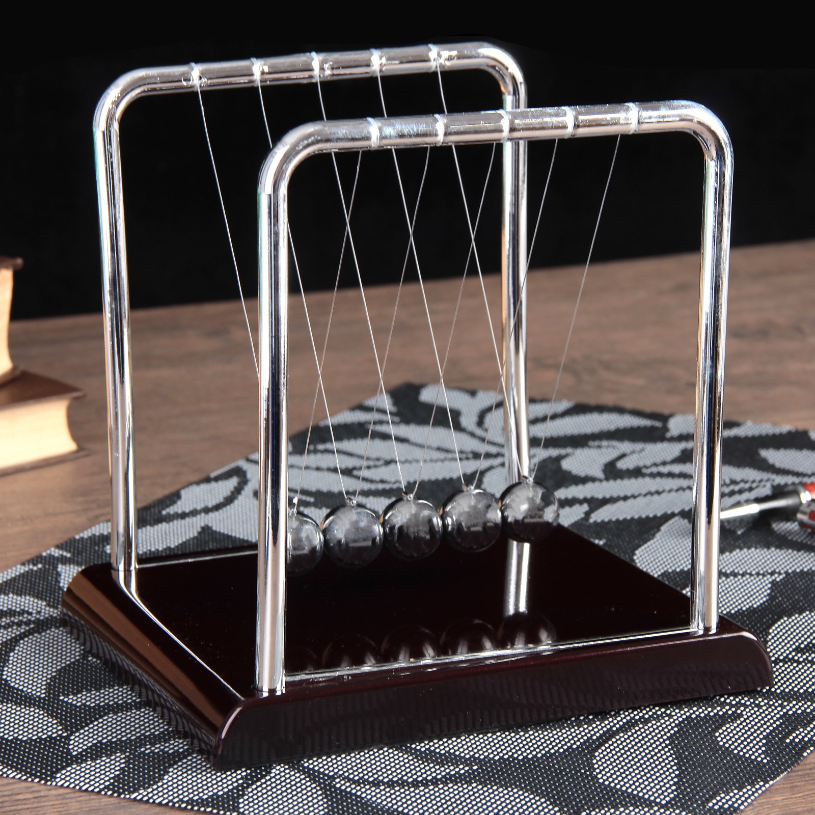 Изображение товара Маятник Шары техно квадрат 18x17x15 см