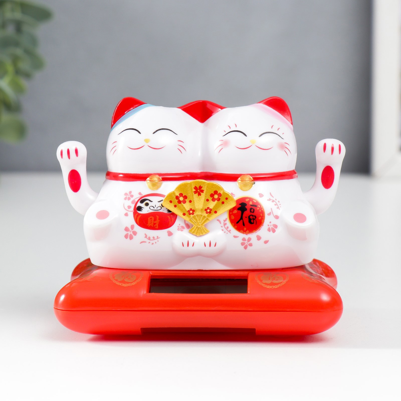 Изображение товара Маятник "Два кота Манэки-нэко с веером" солнечный 6,5x8,5x5,5 см