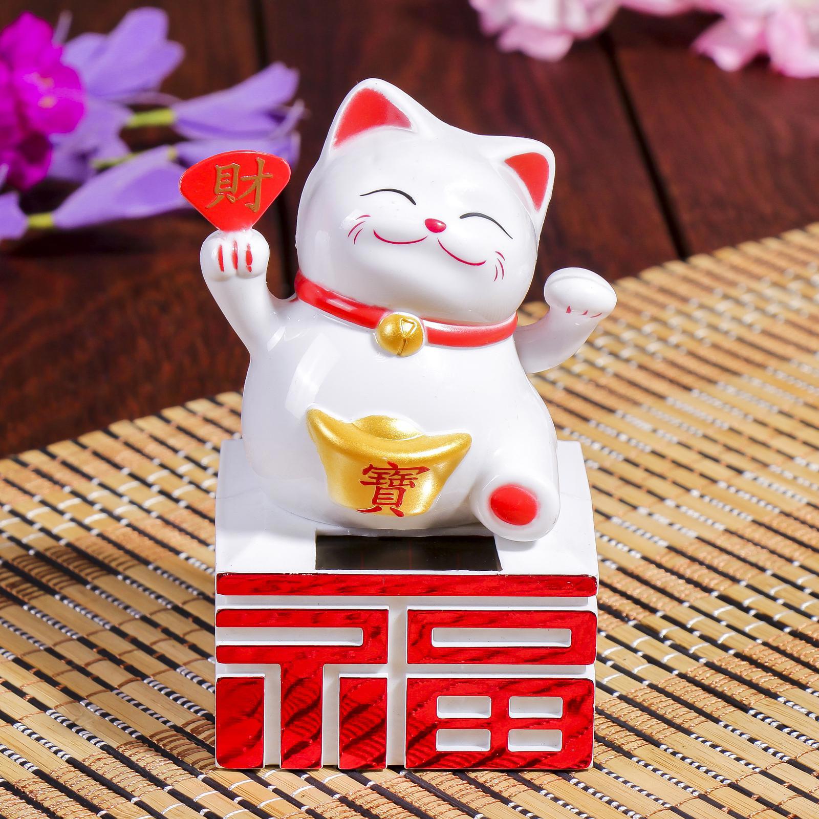 Изображение товара Манэки-неко с слитком и веером, белый, 11,5x8x6 см