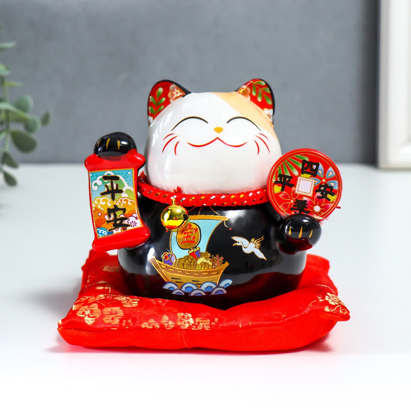 Изображение товара Сималенд Манэки-нэко копилка чёрная с веером и свитком 9x8x11 см