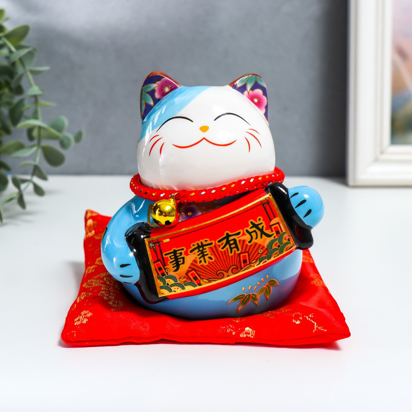 Изображение товара Копилка "Манэки-нэко синий с гармонью" 9x8x11 см