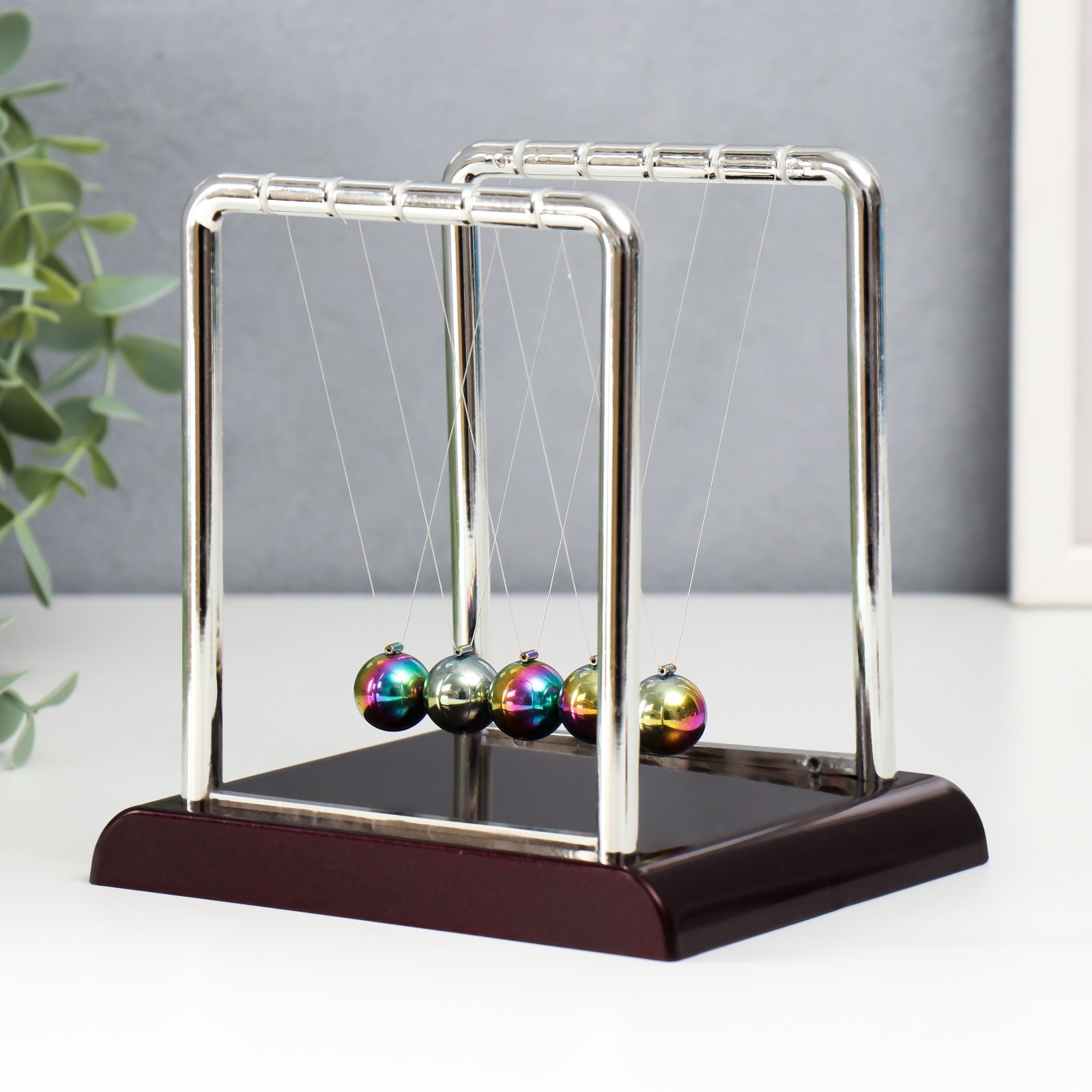 Изображение товара Маятник "Шары Ньютона" бензиновый цвет шаров 14x11.5x13.5 см