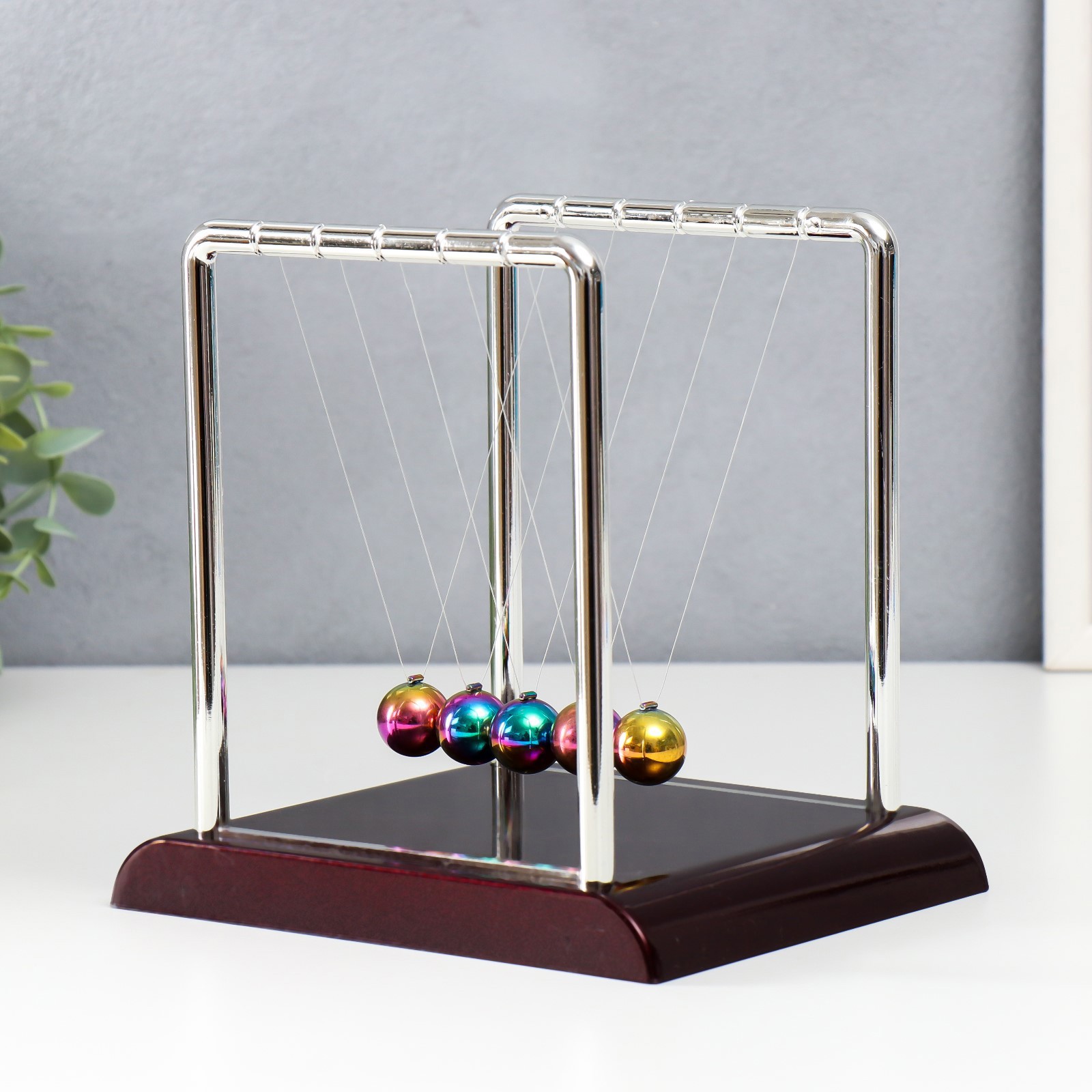 Изображение товара Маятник "Шары Ньютона" бензиновый цвет шаров 18x15x17.5 см