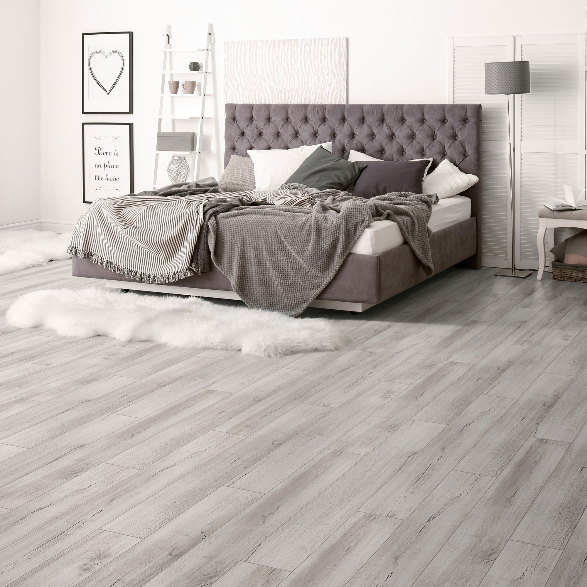 Изображение товара Ламинат "Лаффит" 33 класс, 12 мм, фаска, стиль старого дуба, Россия