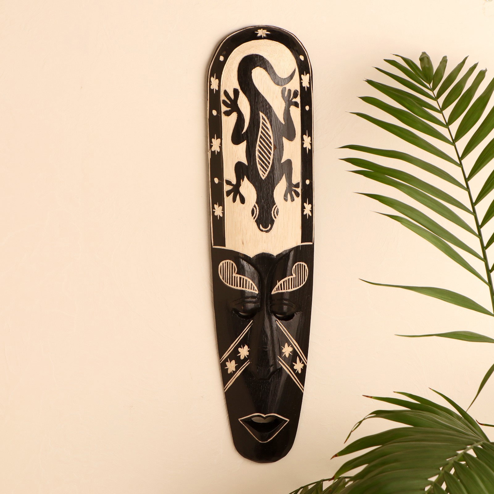 Изображение товара Панно-маска настенная "Абориген с гекконом" 3x12x50 см