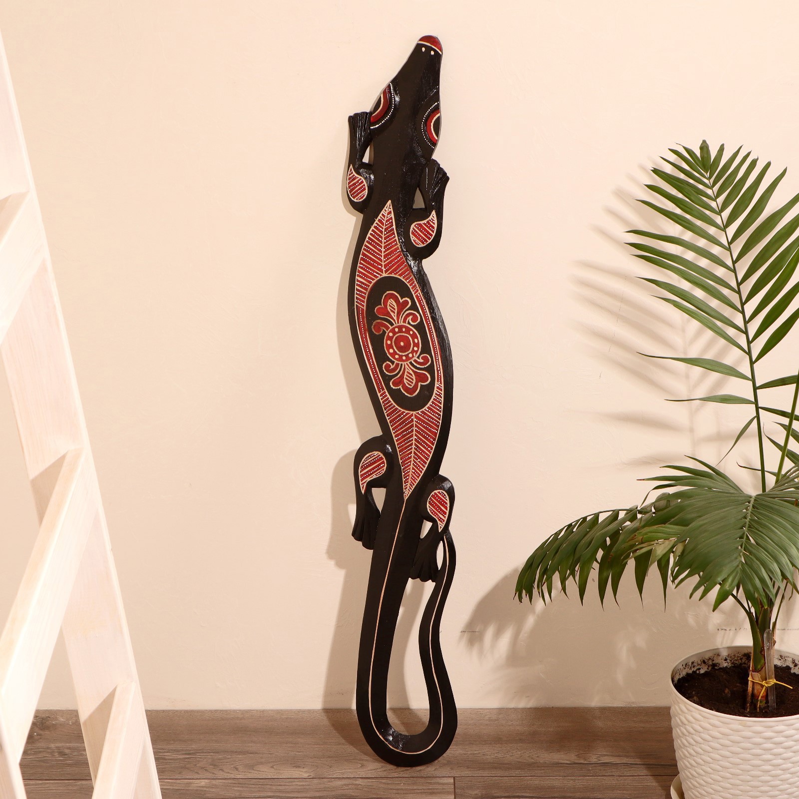 Изображение товара Панно настенное "Геккон черный с красным узором" 1.5x15x100 см