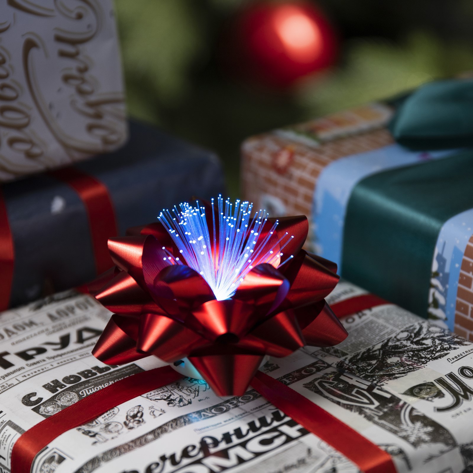 Изображение товара Светящаяся электрическая фигура в форме банта-звезды 9x6x9 см для украшения