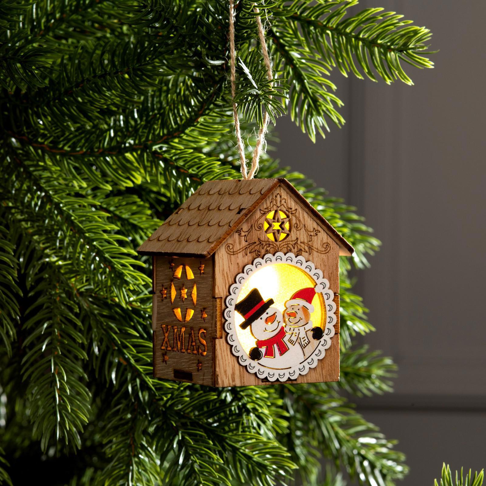 Изображение товара Елочная игрушка Домик со снеговиками Luazon lighting 6117288 5.5 см х 7 см бежевый